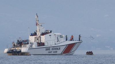 قارب تابع لخفر السواحل التركي في بحر إيجة - رويترز