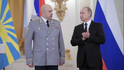 فلاديمير بوتين برفقة الجنرال سيرغي سوروفيكين