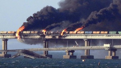 لحظة التفجير الذي استهدف جسر "كيرتش" بين روسيا والقرم