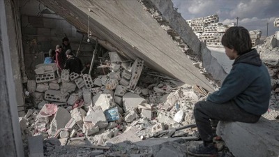 مبنى مهدم جراء قصف النظام على إدلب (الأناضول/أرشيفية)