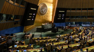 أيد القرار 143 دولة وامتنعت 33 دولة عن التصويت (AFP)