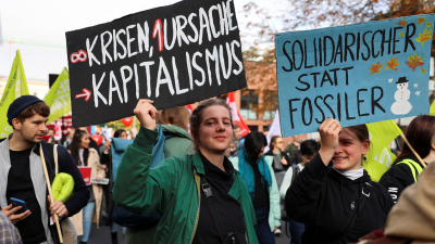 متظاهرون يشاركون في احتجاج للترويج لاستقلال الطاقة عن روسيا  وسط ارتفاع حاد في أسعار الطاقة ، في برلين،