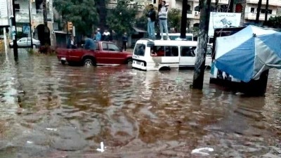 الأمطار تغرق شوارع اللاذقية (فيس بوك)