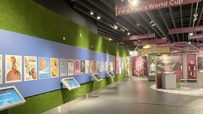 متحف "عالم كرة القدم" في العاصمة القطرية الدوحة المرافق لمونديال قطر 2022 (الأناضول)