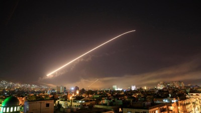 صورة أرشيفية لقصف إسرائيلي على محيط العاصمة السورية دمشق - AP