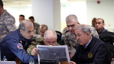 وزير الدفاع التركي، خلوصي أكار يتابع عملية "المخلب السيف" بسوريا والعراق (وزارة الدفاع التركية)