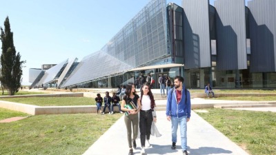 مبنى إحدى جامعات قبرص الشمالية (إنترنت)