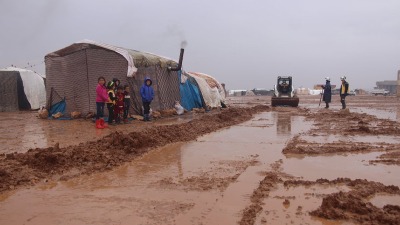 مخيم للمهجرين السوريين (الدفاع المدني السوري/أرشيفية)