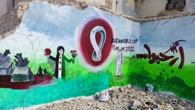 مباني إدلب تتزين بجداريات فنية احتفاء باستضافة قطر لكأس العالم - تلفزيون سوريا