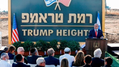 رئيس الوزراء الإسرائيلي السابق بنيامين نتنياهو يعلن إنشاء مستوطنة "رامات ترامب" في حزيران 2019 (AFP)