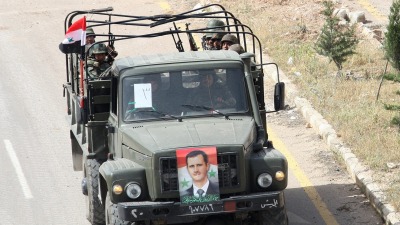 صورة أرشيفية لسيارة عسكرية تقل عناصر من قوات النظام السوري في درعا - AFP