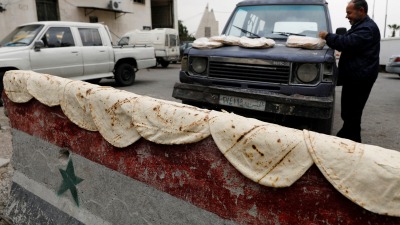 أمام أحد الأفران في دمشق ـ أرشيف ـ رويترز