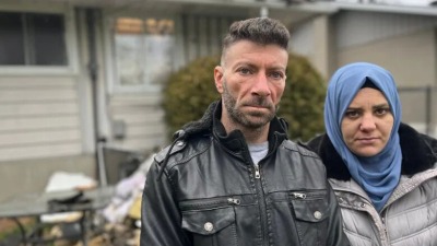 حميد وسهى الحمود والحزن باد على وجهيهما بعد تعرض بيتهما في كندا لحريق مدمر