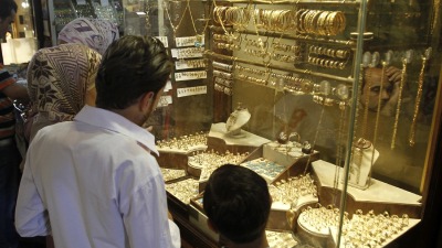 محل بيع ذهب في سوريا (رويترز)