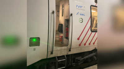 قطار في ألمانيا تعلق به رجل سوري مخاطراً بحياته