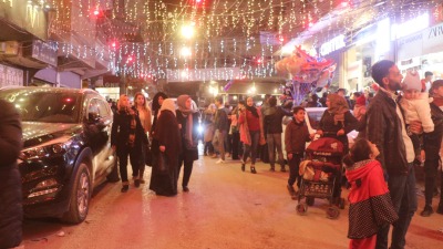 جانب من مظاهر الاحتفال برأس السنة في أسواق مدينة القامشلي - تلفزيون سوريا