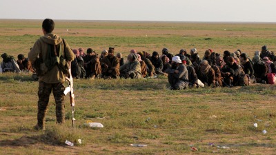 عناصر من تنظيم الدولة بعد سيطرة قسد والتحالف على الباغوز ـ رويترز