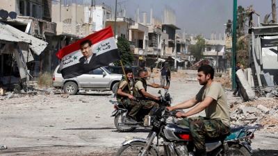 عناصر من قوات النظام السوري في مدينة القصير بريف حمص - رويترز