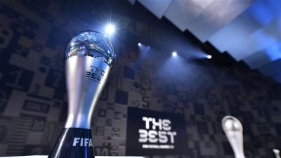 مجسم جائزة أفضل لاعب في العالم من طرف الفيفا (FIFA)