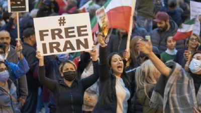 اللاموقف من ثورة نساء إيران؟ 