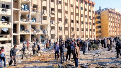 أضرار في السكن الجامعي بحلب بعد القصف الجوي لطيران النظام (فيس بوك)