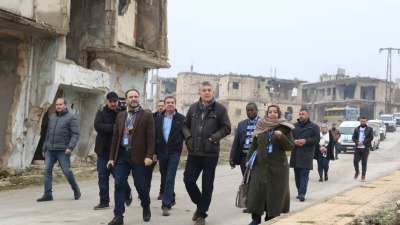المفوض العام للأونروا فيليب لازاريني خلال زيارته إلى المخيمات الفلسطينية في سوريا (أونروا)