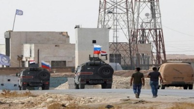 قوات تابعة لـ روسيا ونظام الأسد في ريف الحسكة (رويترز)
