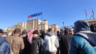 احتجاجت شعبية أمام شركة الكهرباء في مدينة الباب بريف حلب (تلفزيون سوريا)