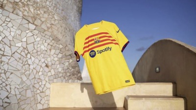  برشلونة يكشف عن قميصه الرابع الجديد لموسم 2022/23