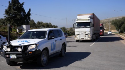 قافلة مساعدات أممية تدخل إلى شمالي سوريا عبر معبر باب الهوى - AP
