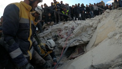الدفاع المدني يستجيب لمساعدة ضحايا الزلزال شمال غربي سوريا ـ رويترز