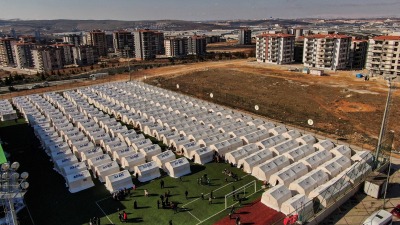 لمركز إقامة مؤقت أقيم في ملعب لكرة القدم لدعم الأشخاص المتضررين من زلزال مدمر في غازي عنتاب ، تركيا ، 11 فبراير 2023. رويترز