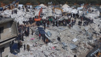 عمليات البحث عن ناجين تحت أنقاض زلزال 6 من شباط في شمال غربي سوريا – (الدفاع المدني السوري)