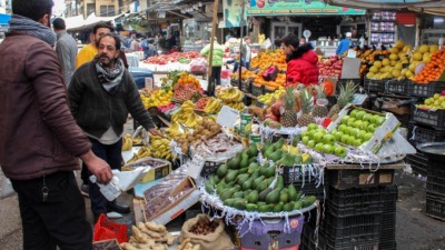 سوق للخضراوات في دمشق (رويترز)