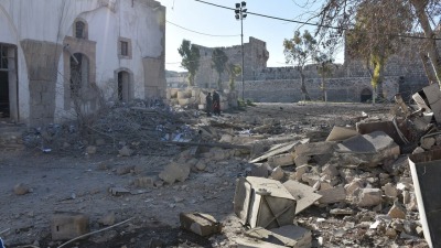 آثار الدمار في أبنية بالقرب من قلعة دمشق (فيس بوك)