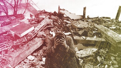 أمرأة تبكي فوق ركام بيتها في قرية نورداغي التابعة لولاية عثمانية التركية - التاريخ: 7 شباط 2023