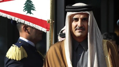 حرس الشرف يستقبل أمير قطر الشيخ تميم بن حمد آل ثاني عند وصوله إلى مطار رفيق الحريري في بيروت، 20 كانون الثاني 2019 (AP)