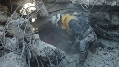 الدفاع المدني السوري يتحول من عمليات الإنقاذ إلى عمليات البحث والانتشال شمال غربي سوريا (الخوذ البيضاء)