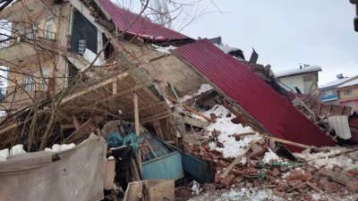 أحد البيوت التي تهدمت بفعل الزلزال في الشارع الذي كان أحمد حلاق يقيم فيه بولاية قيصري التركية
