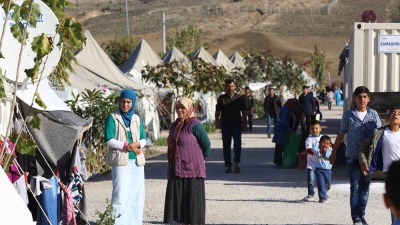 لاجئون سوريون في مخيم للاجئين بولاية عثمانية التركية - التاريخ 15 كانون الأول 2015