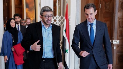 بشار الأسد ووزير الخارجية الإماراتي عبد الله بن زايد آل نهيان في دمشق، 12 شباط 2023 (سانا)