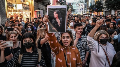 مظاهرات مناهضة للنظام في إيران (أ ف ب)