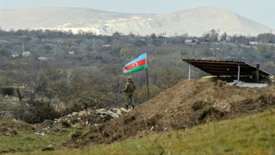 اندلعت الاشتباكات عندما فتح ركاب سيارة النار على الجنود الأذربيجانيين في قره باغ (إنترنت)