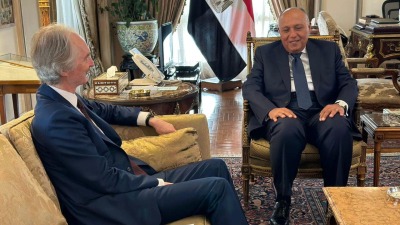 وزير الخارجية المصري سامح شكري ومبعوث الأمم المتحدة الخاص إلى سوريا غير بيدرسون (الخارجية المصرية/فيس بوك)
