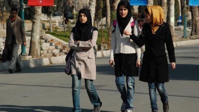 عشرات المدارس الخاصة بالفتيات في إيران تتعرض لهجمات بـ"سم خفيف" (تعبيرية/الأناضول)