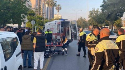 لحظة إسعاف الطفل الذي توفي جراء اصطدام سيارة به في ولاية مرسين جنوبي تركيا (فيديو)
