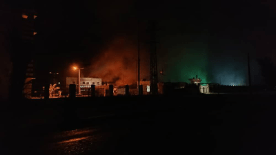 تصاعد الدخان من أحد مقرات "الحرس الثوري" في دير الزور عقب القصف الجوي - مواقع التواصل