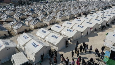 أحد مخيمات ضحايا الزلزال في تركيا (الأناضول)