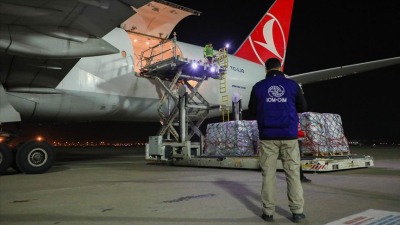 مساعدات مقدمة من المنظمة الدولية للهجرة للمتضررين من زلزال سوريا وتركيا (الأناضول)