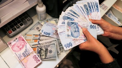 الليرة التركية تسجل 21 مقابل الدولار في أول رد فعل بعد تعيين شيمشك